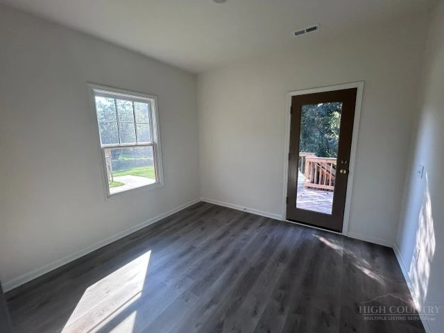Image number 5 for the current listing