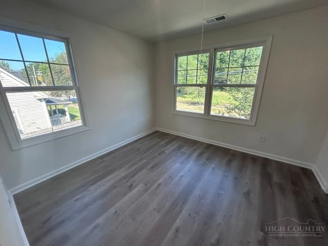 Image number 7 for the current listing