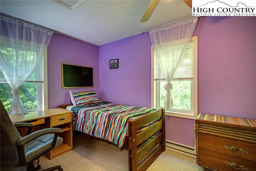 Image number 19 for the current listing