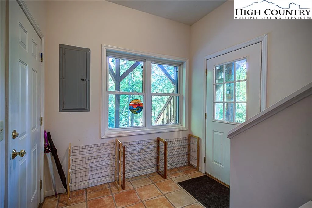 Image number 16 for the current listing