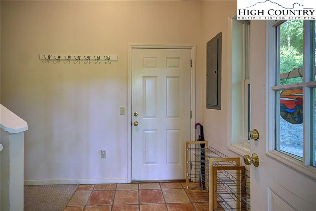 Image number 2 for the current listing