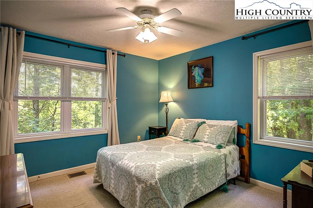 Image number 21 for the current listing