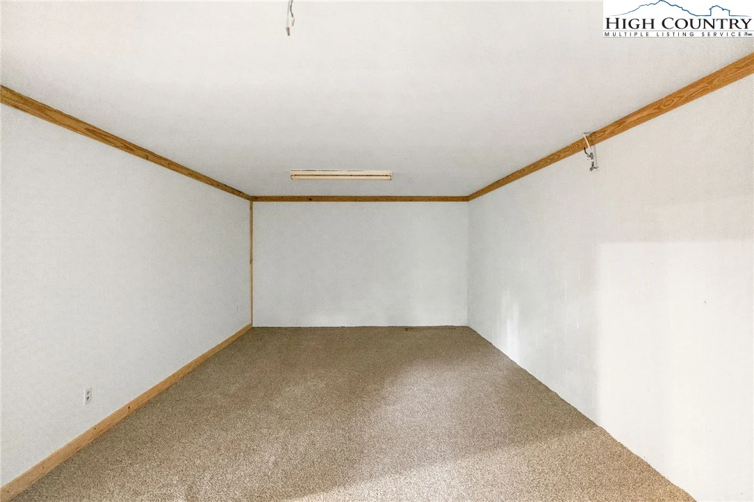 Image number 3 for the current listing