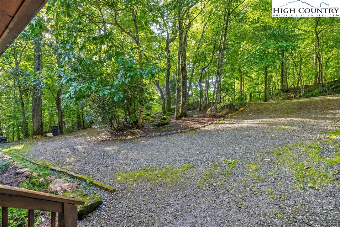 Image number 16 for the current listing