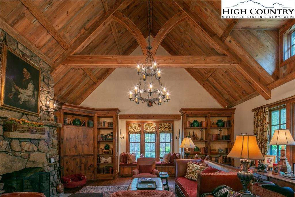 Image number 34 for the current listing