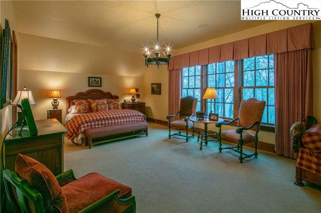Image number 3 for the current listing