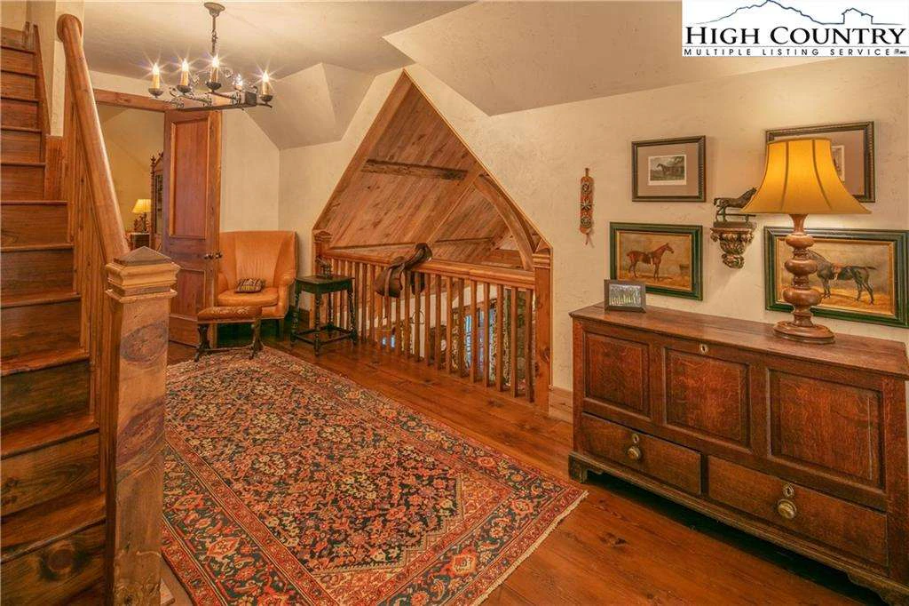 Image number 7 for the current listing