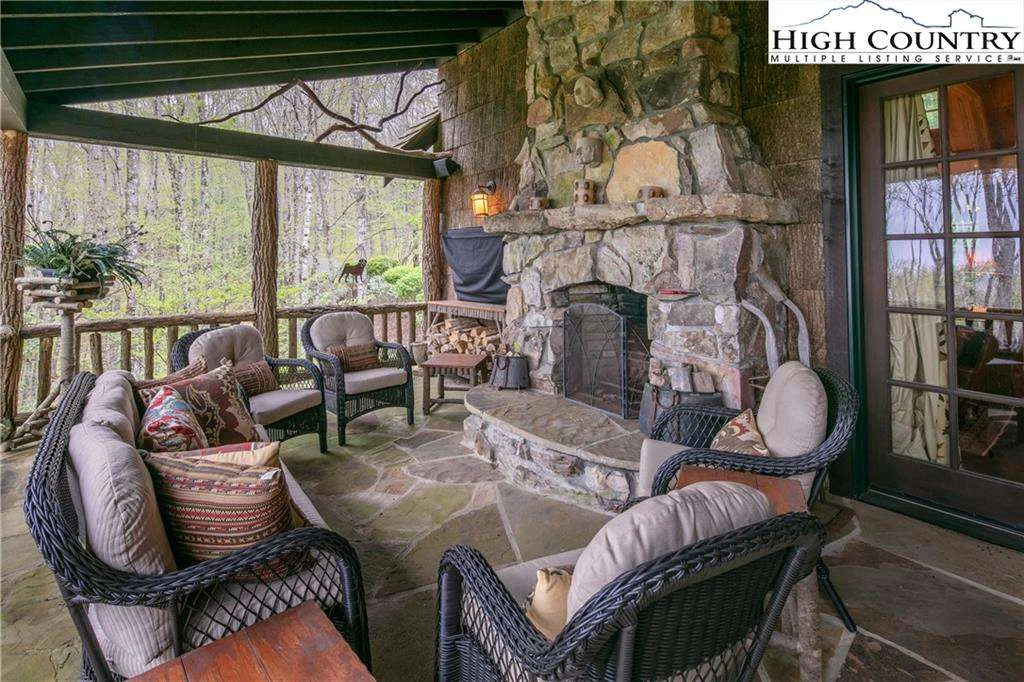 Image number 11 for the current listing