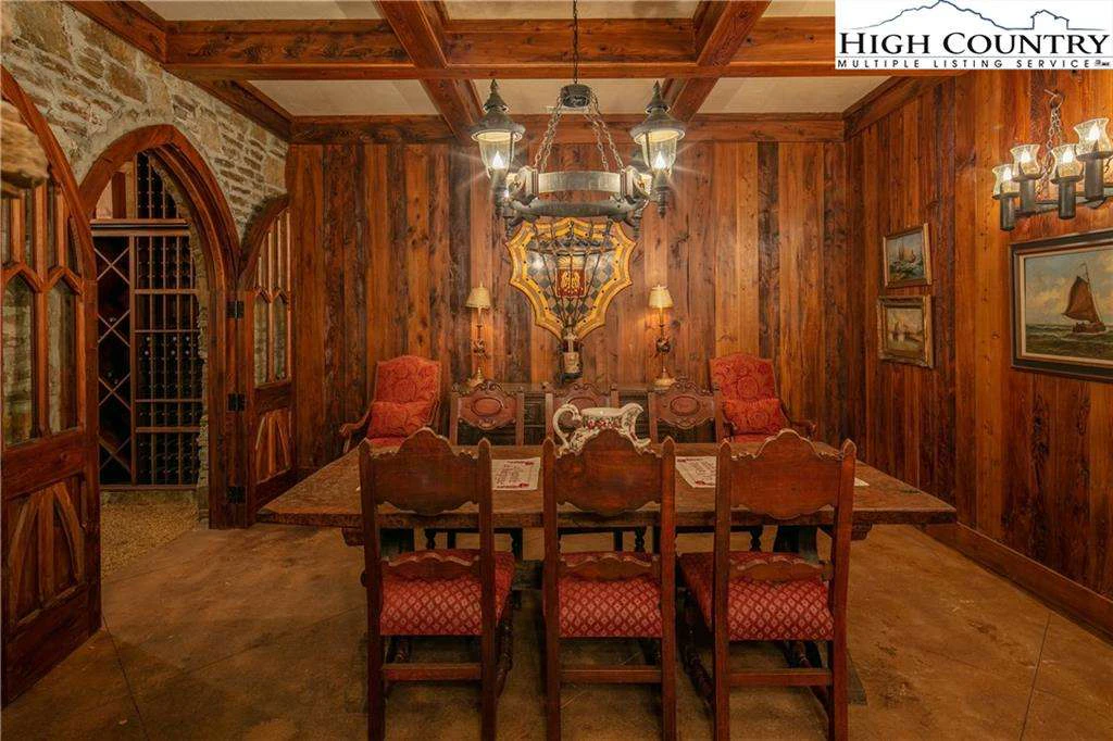 Image number 2 for the current listing