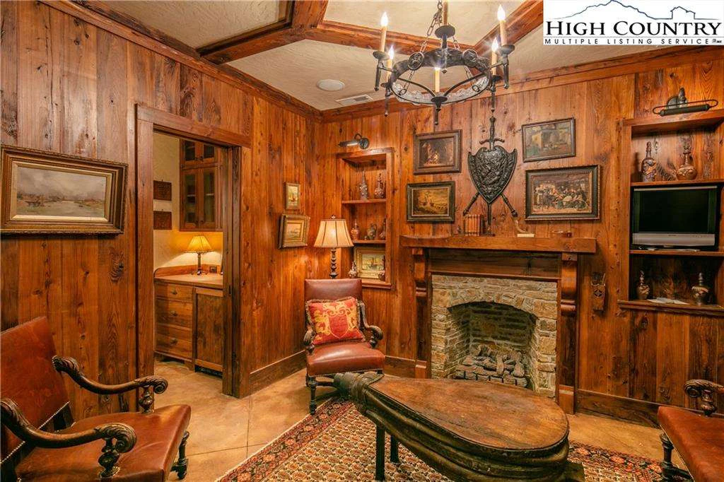 Image number 13 for the current listing