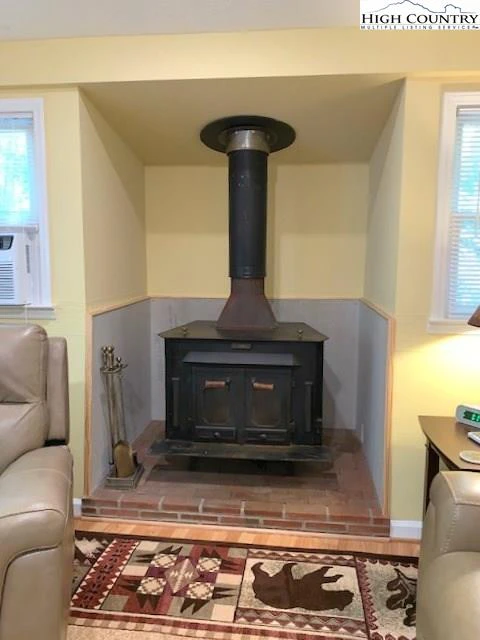Image number 17 for the current listing