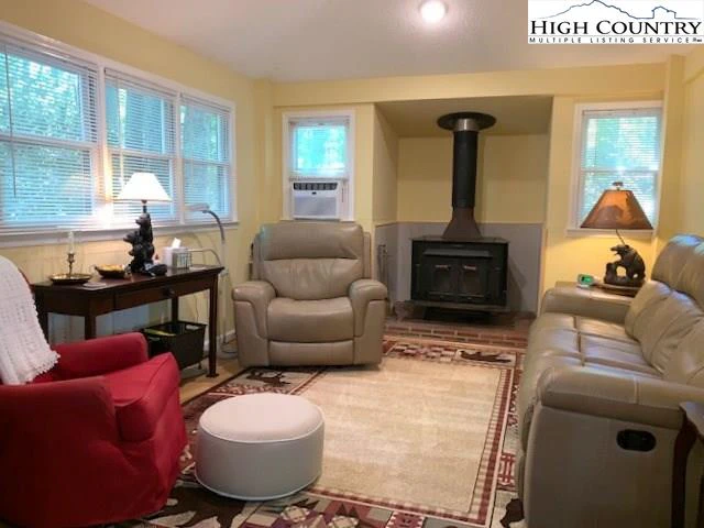 Image number 20 for the current listing
