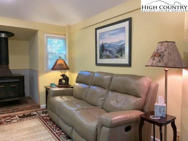 Image number 18 for the current listing