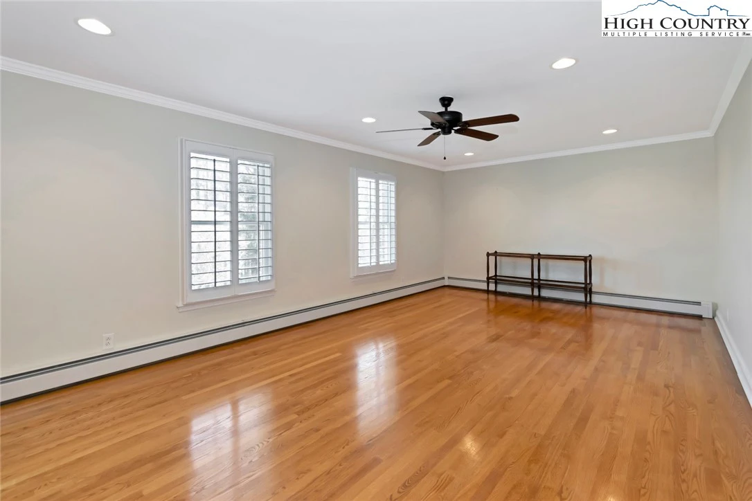 Image number 3 for the current listing