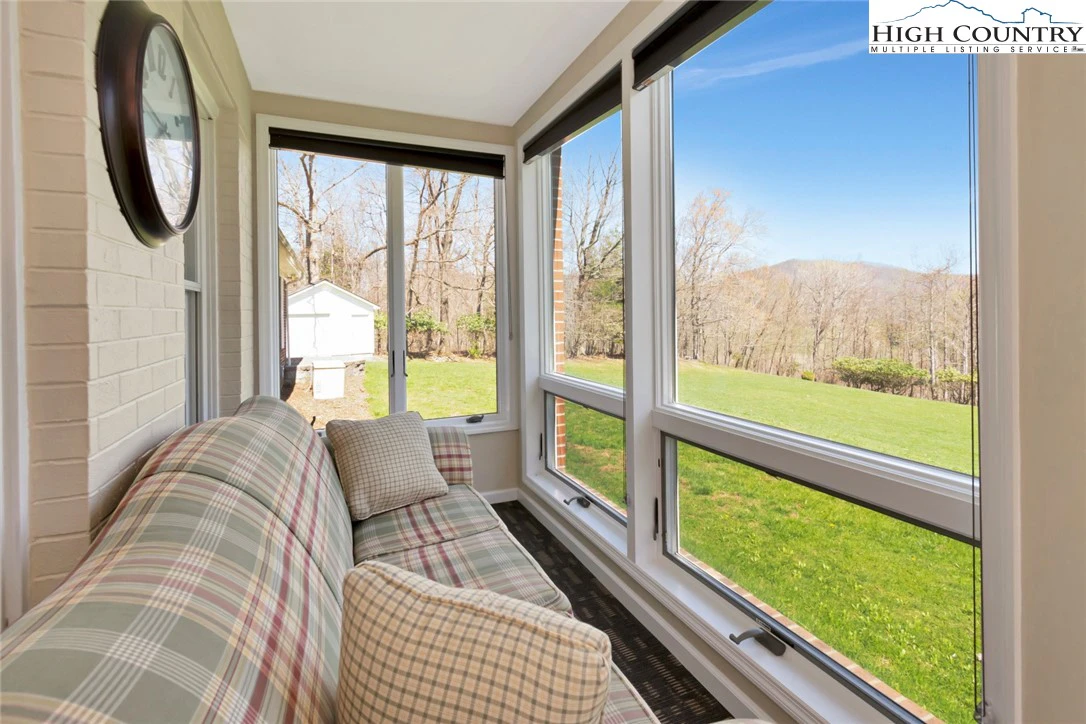 Image number 4 for the current listing