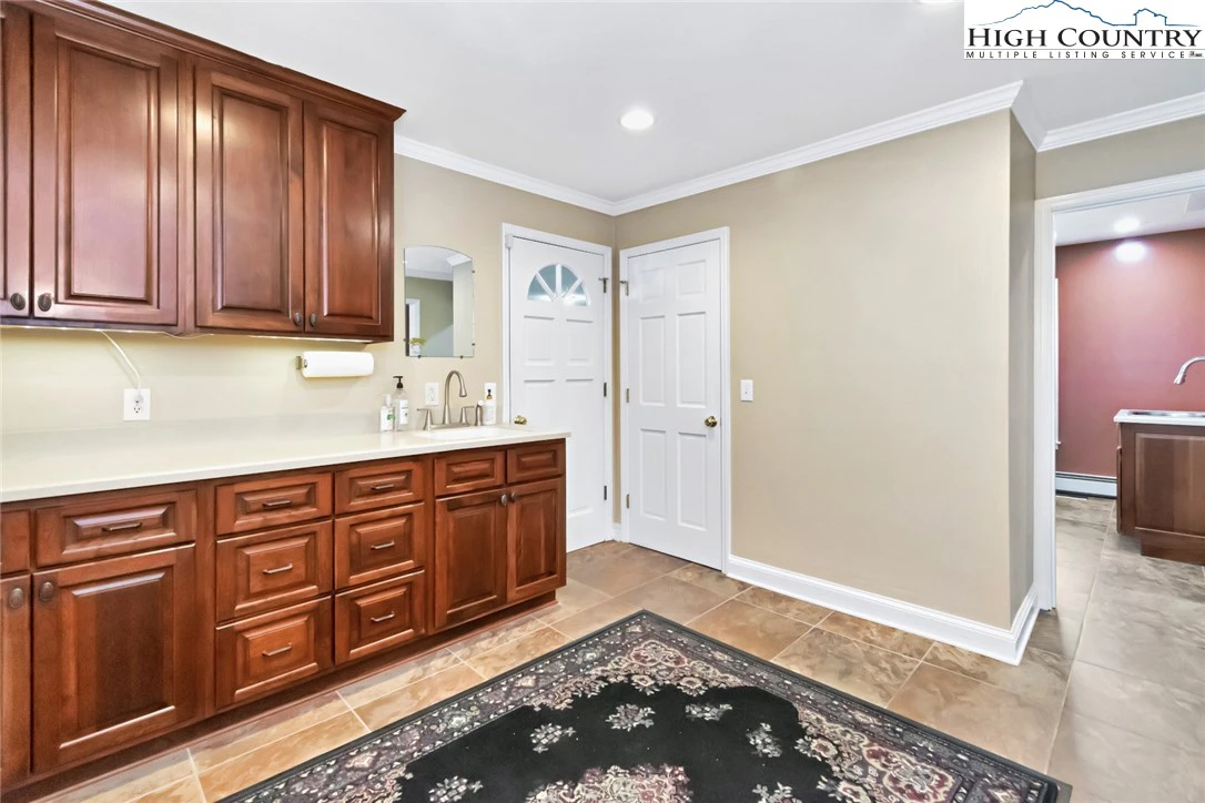 Image number 14 for the current listing