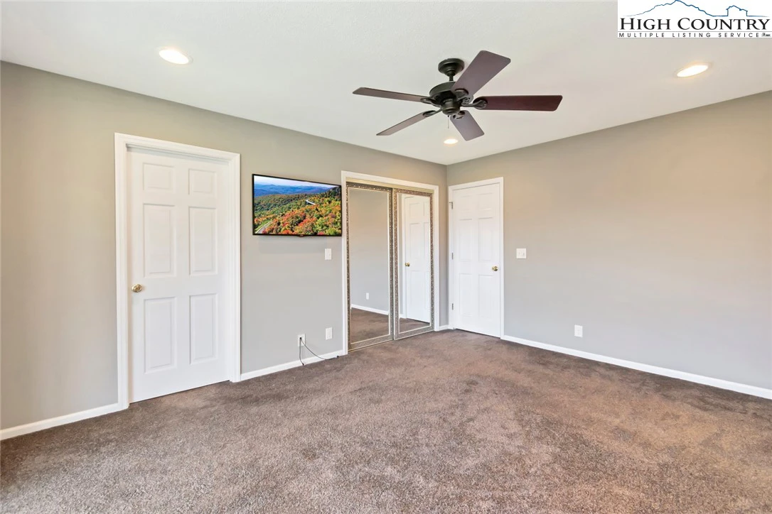 Image number 8 for the current listing