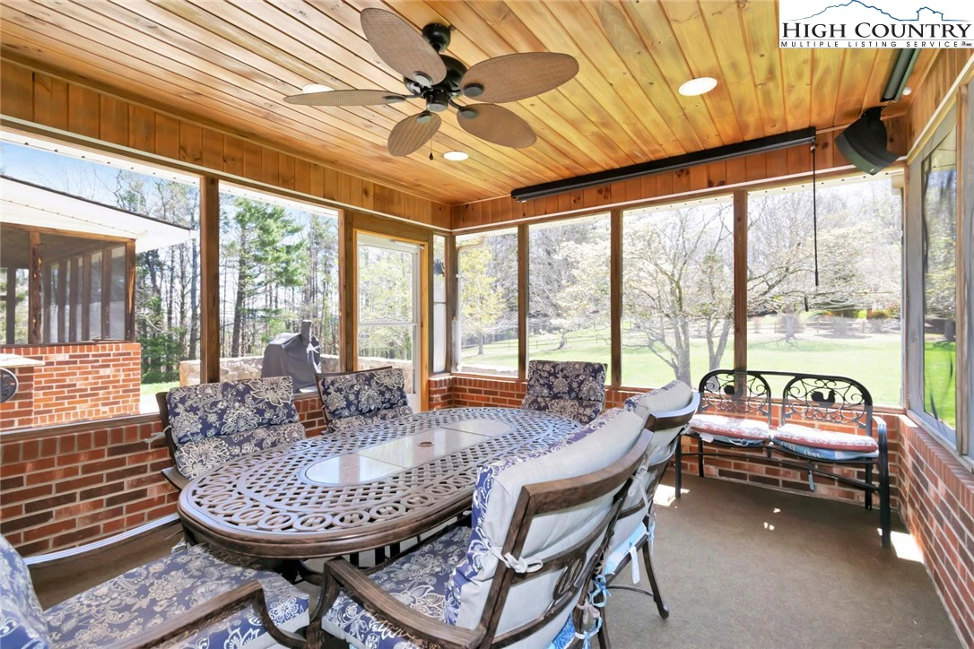 Image number 5 for the current listing