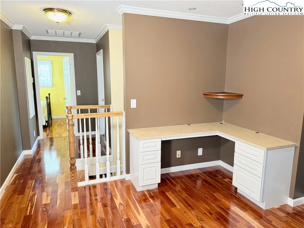 Image number 6 for the current listing