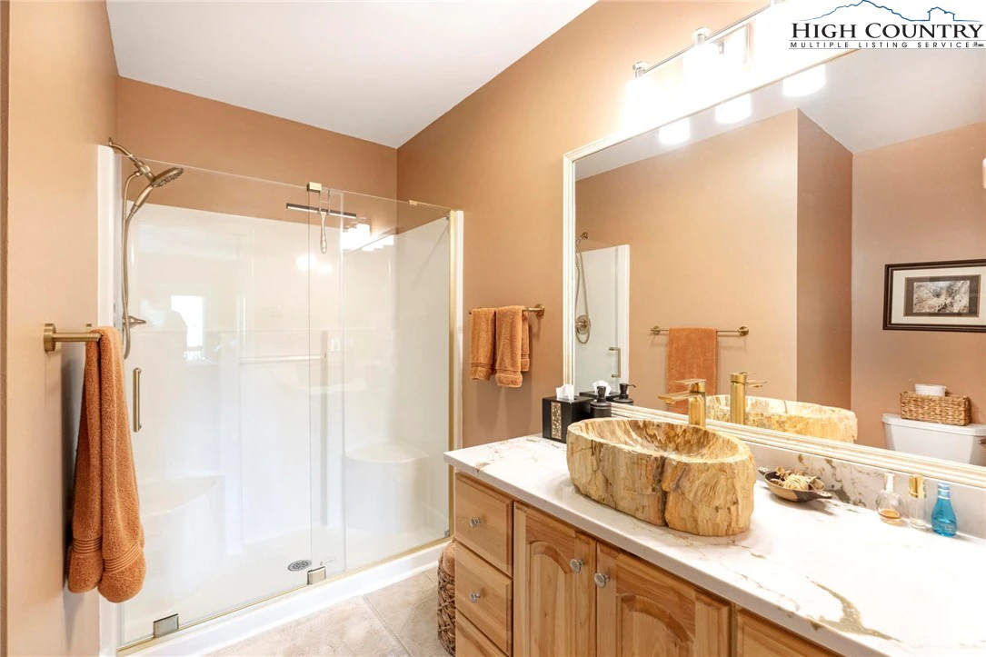 Image number 3 for the current listing
