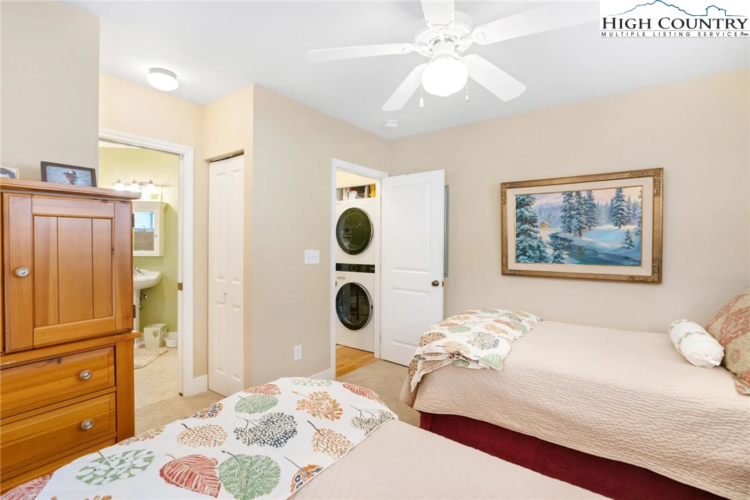 Image number 6 for the current listing