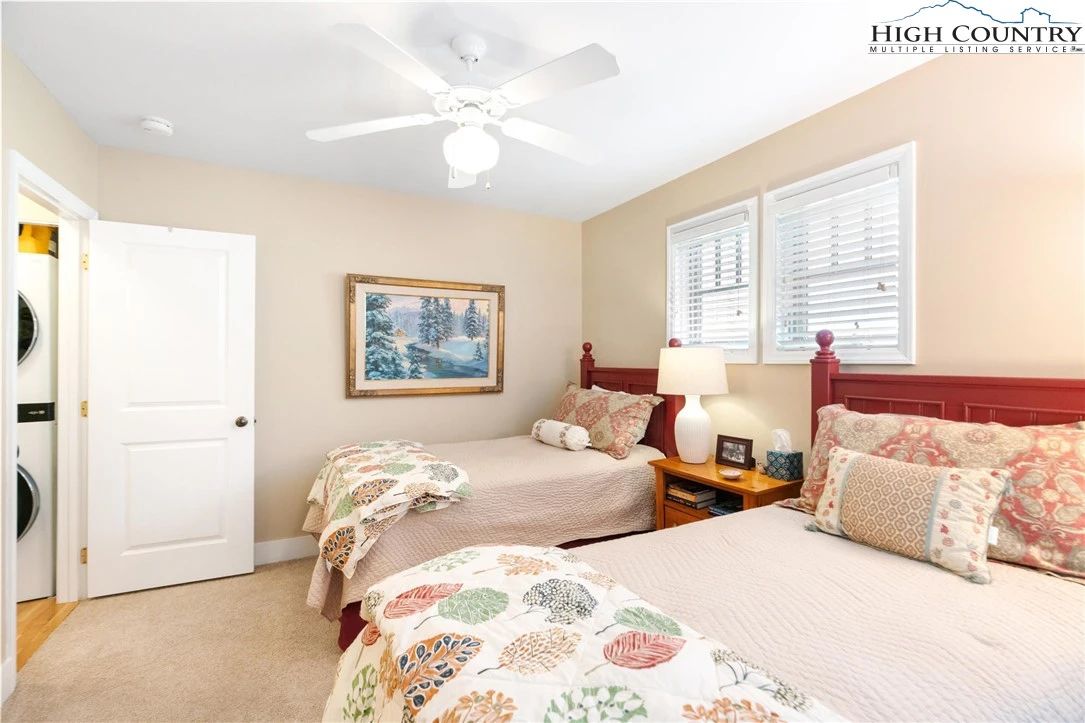 Image number 7 for the current listing