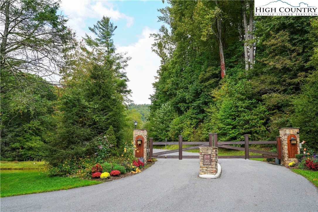 Image number 20 for the current listing