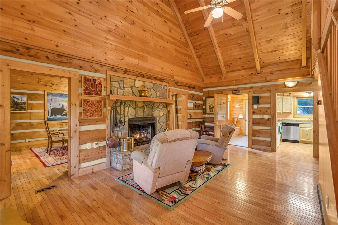 Image number 19 for the current listing