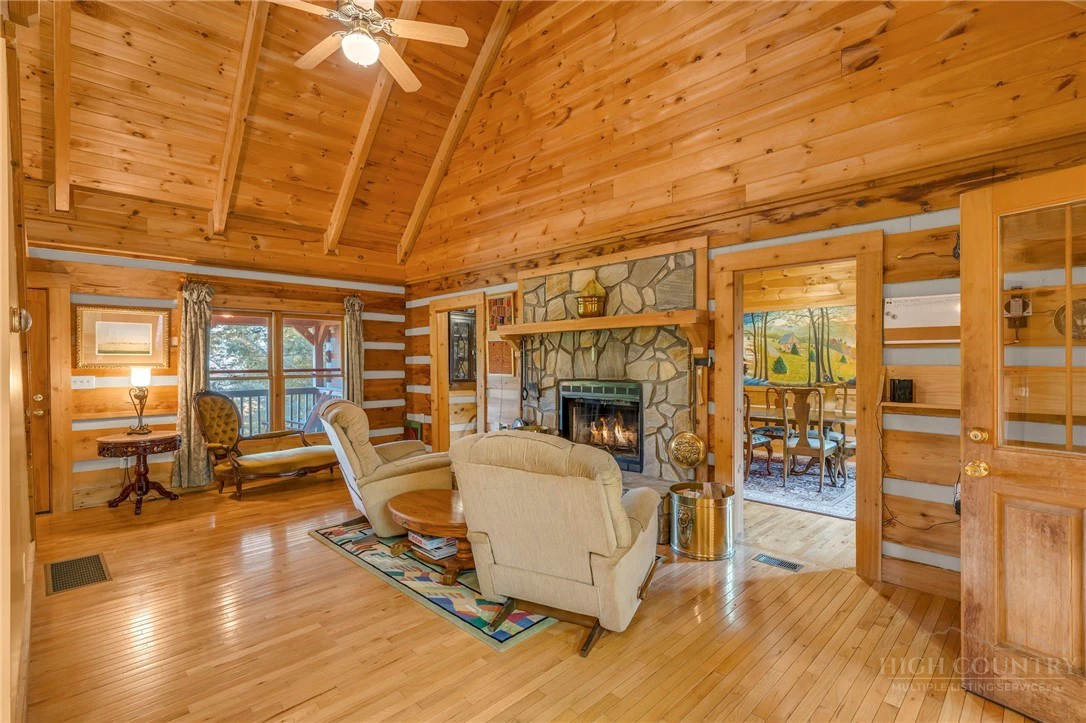 Image number 18 for the current listing