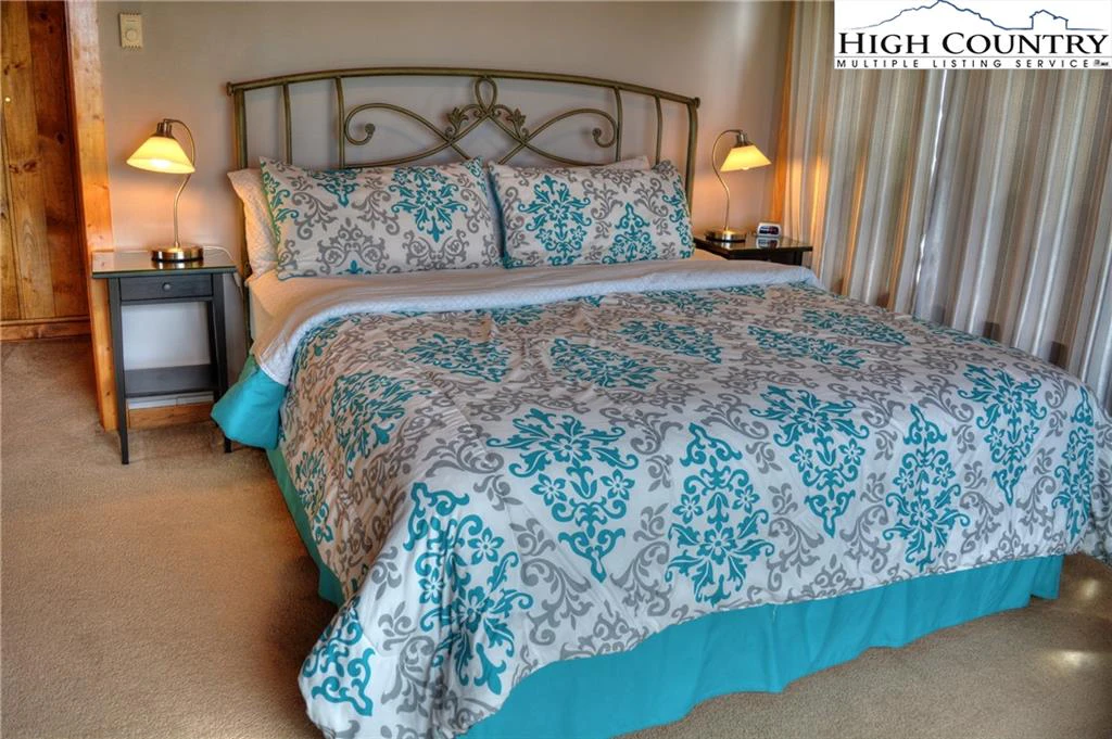 Image number 11 for the current listing