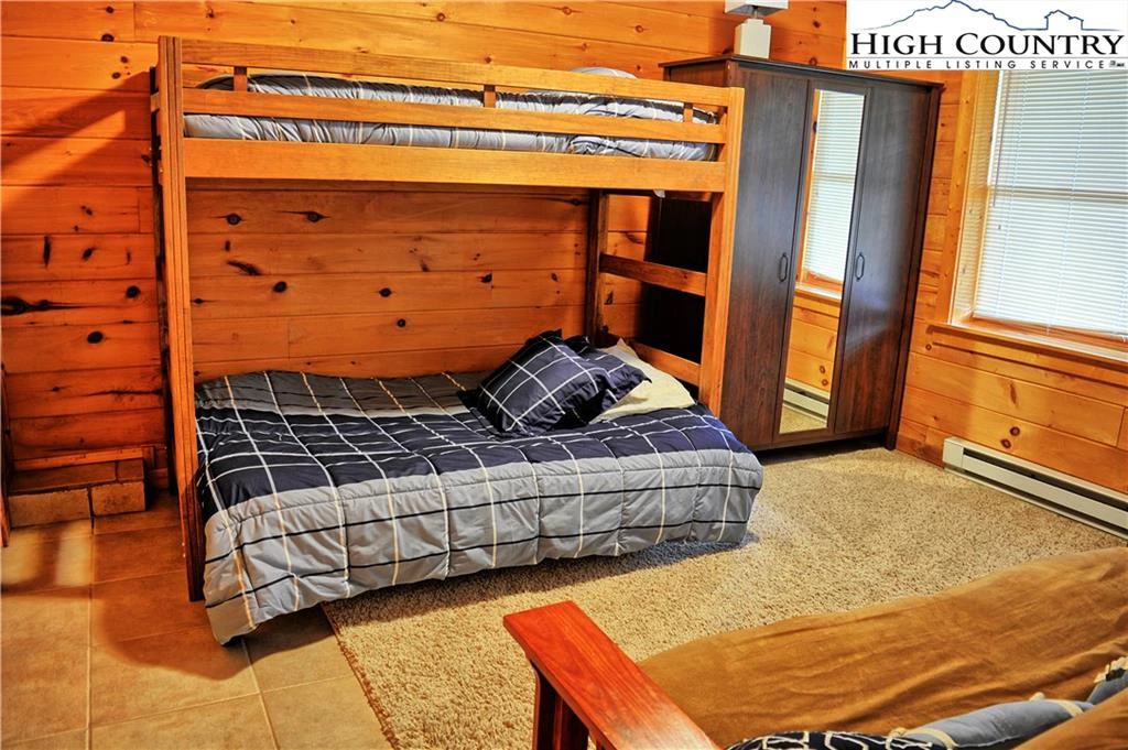 Image number 3 for the current listing