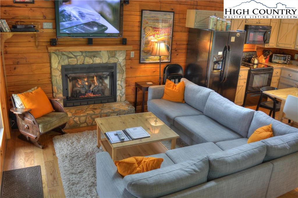 Image number 18 for the current listing