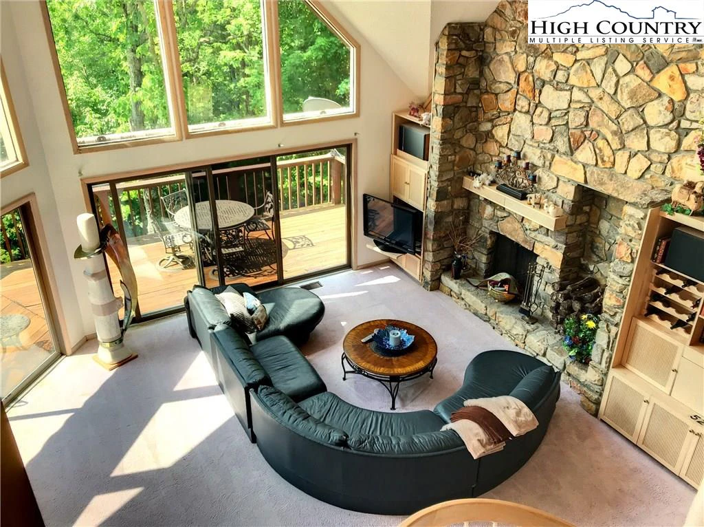 Image number 4 for the current listing