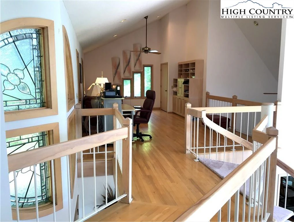 Image number 10 for the current listing