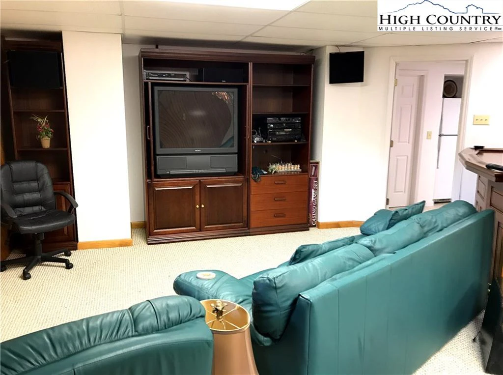 Image number 2 for the current listing