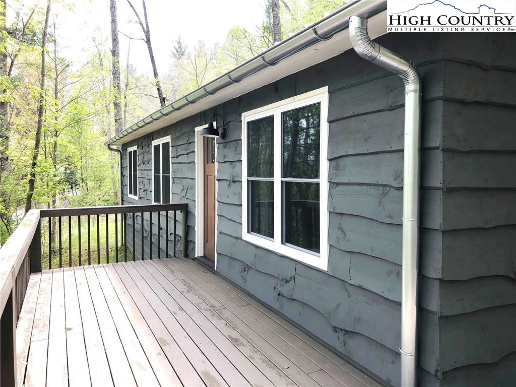 Image number 13 for the current listing