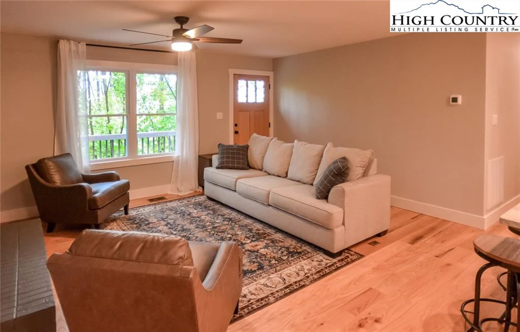 Image number 3 for the current listing