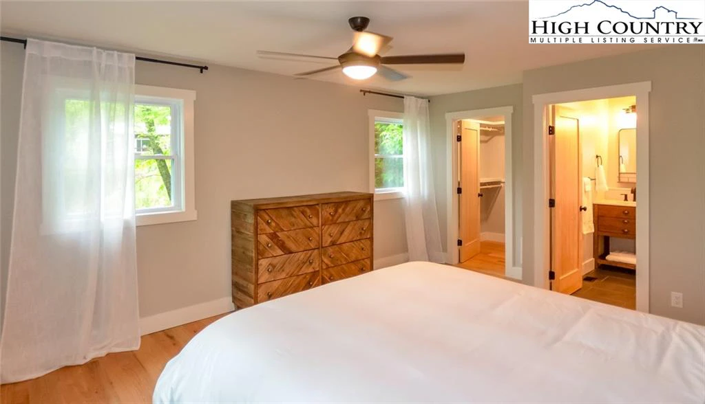 Image number 7 for the current listing