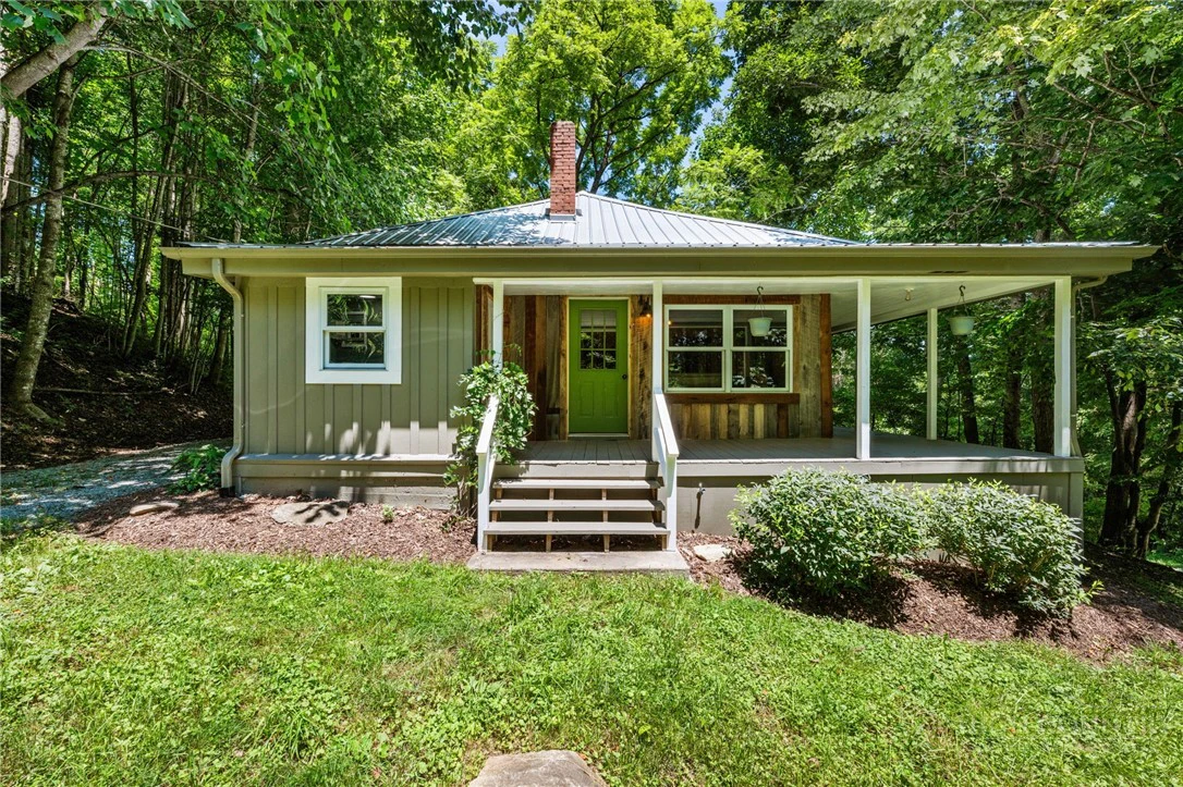 Image number 1 for the current listing