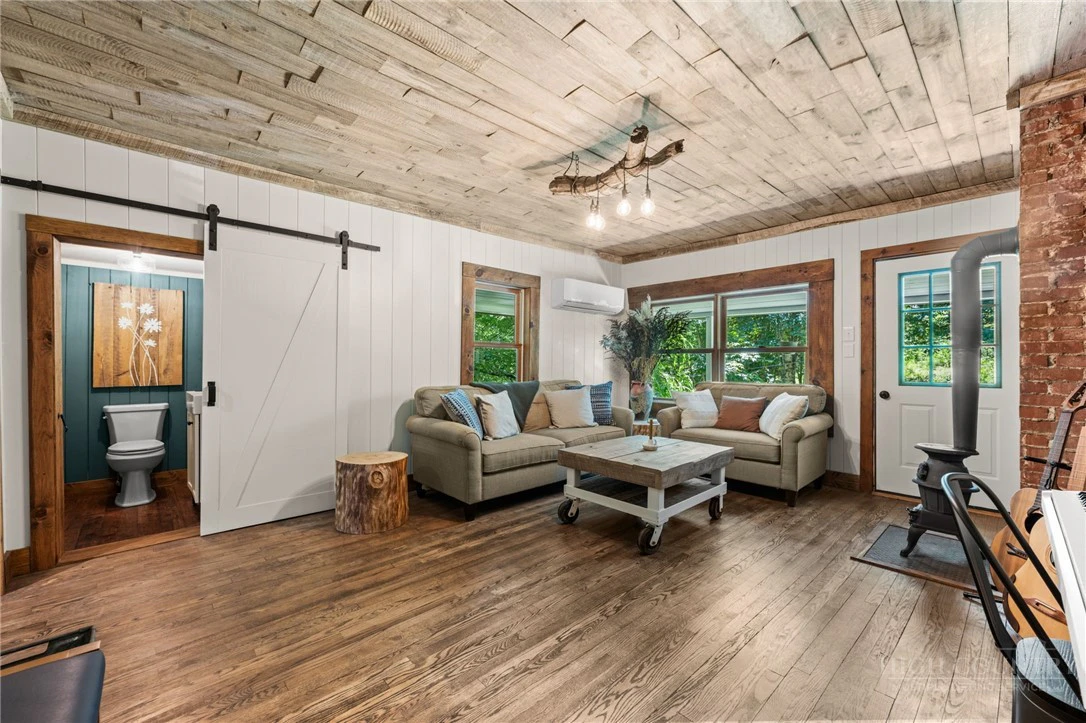 Image number 4 for the current listing