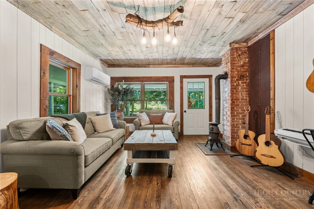 Image number 5 for the current listing