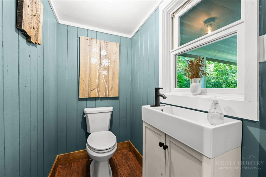 Image number 9 for the current listing