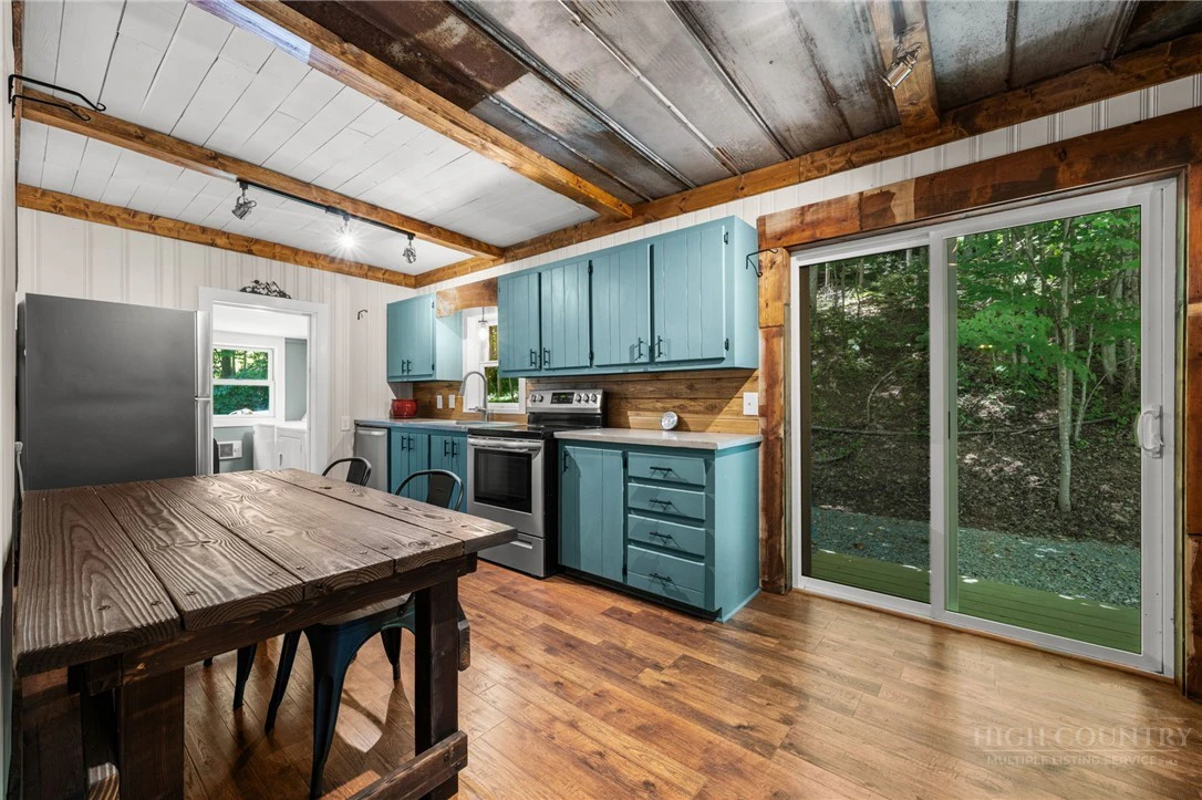 Image number 14 for the current listing