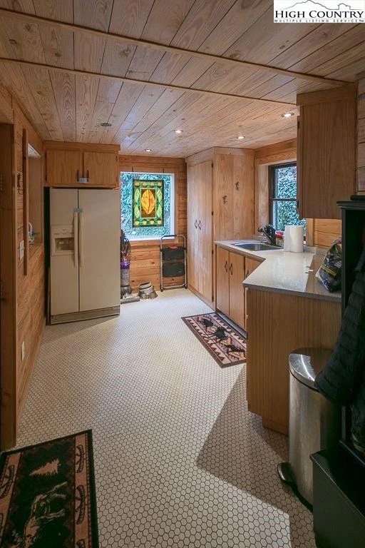 Image number 3 for the current listing