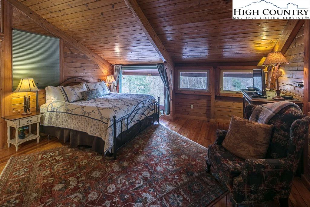 Image number 4 for the current listing