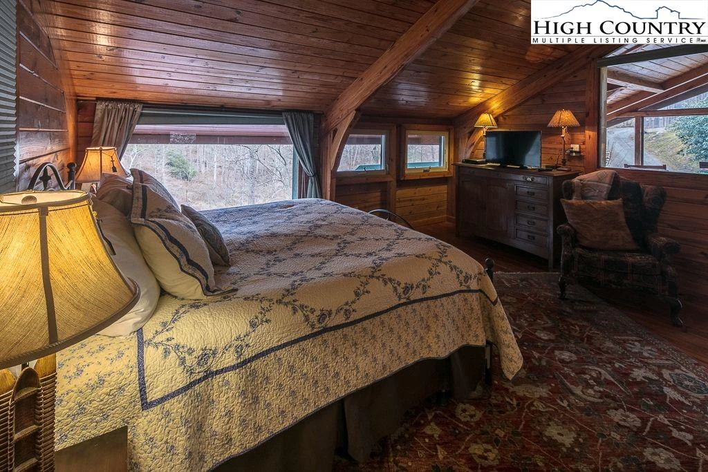 Image number 5 for the current listing