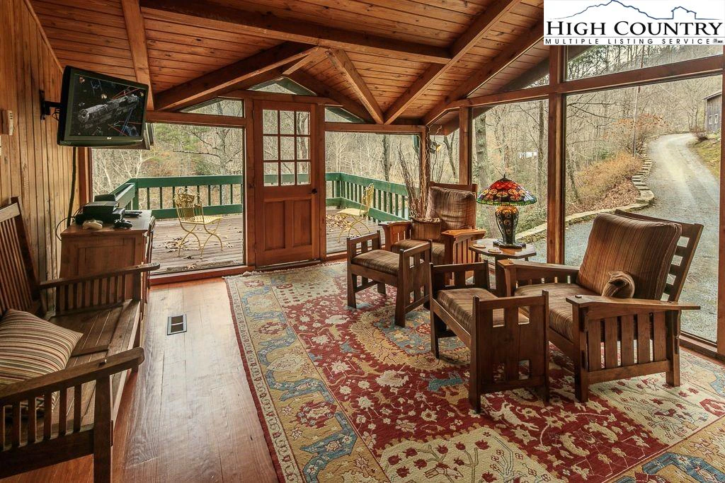 Image number 7 for the current listing