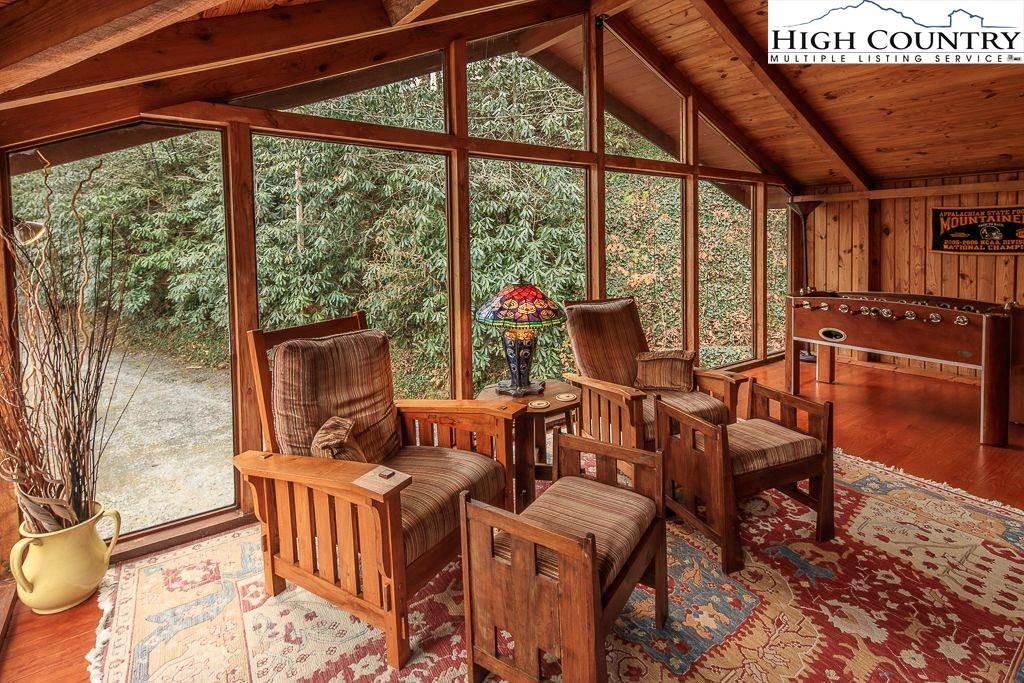 Image number 9 for the current listing