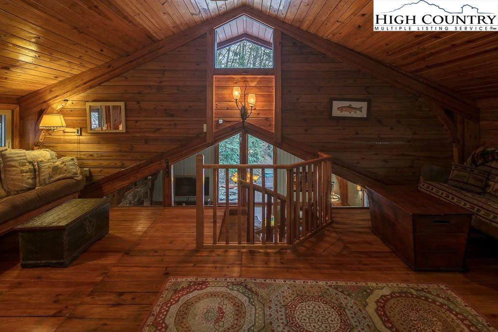 Image number 13 for the current listing