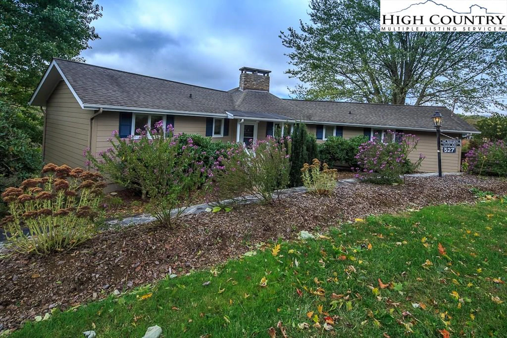 Image number 1 for the current listing